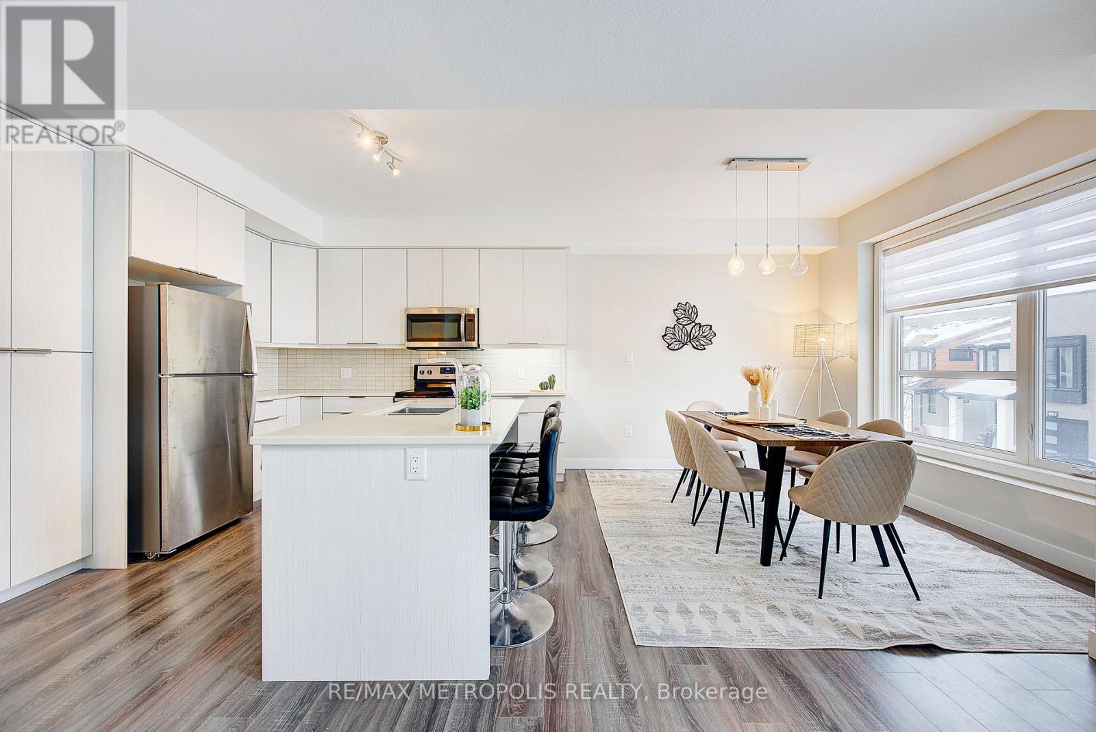 996 - 996 West Village Square, London North, ON - Indoor