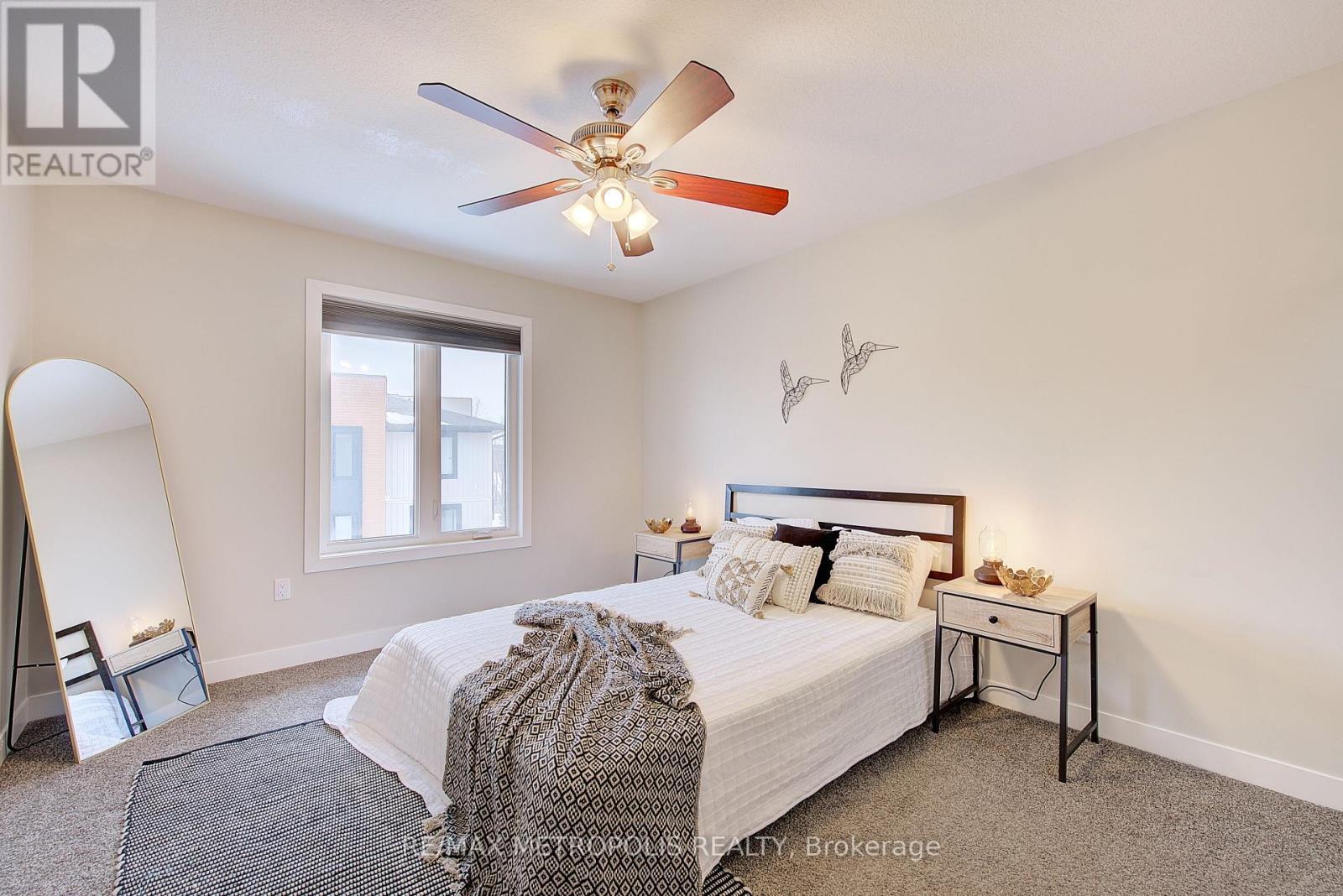 996 - 996 West Village Square, London North, ON - Indoor Photo Showing Bedroom
