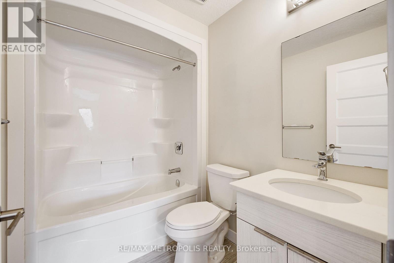 996 - 996 West Village Square, London North, ON - Indoor Photo Showing Bathroom