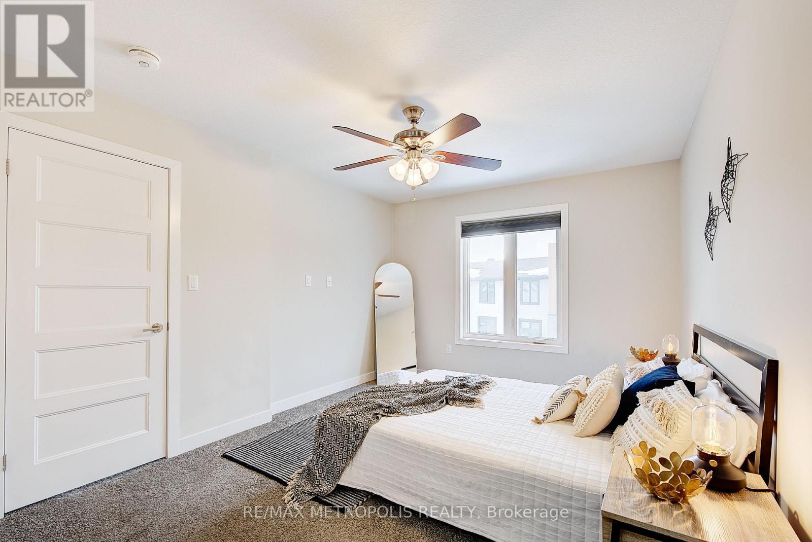 996 - 996 West Village Square, London North, ON - Indoor Photo Showing Bedroom