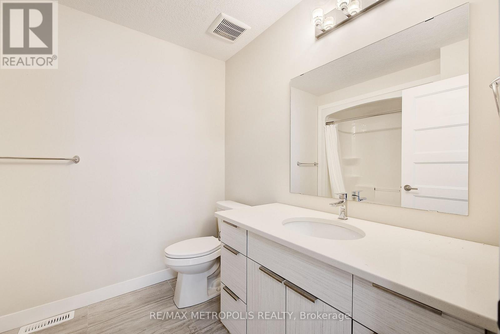 996 - 996 West Village Square, London North, ON - Indoor Photo Showing Bathroom