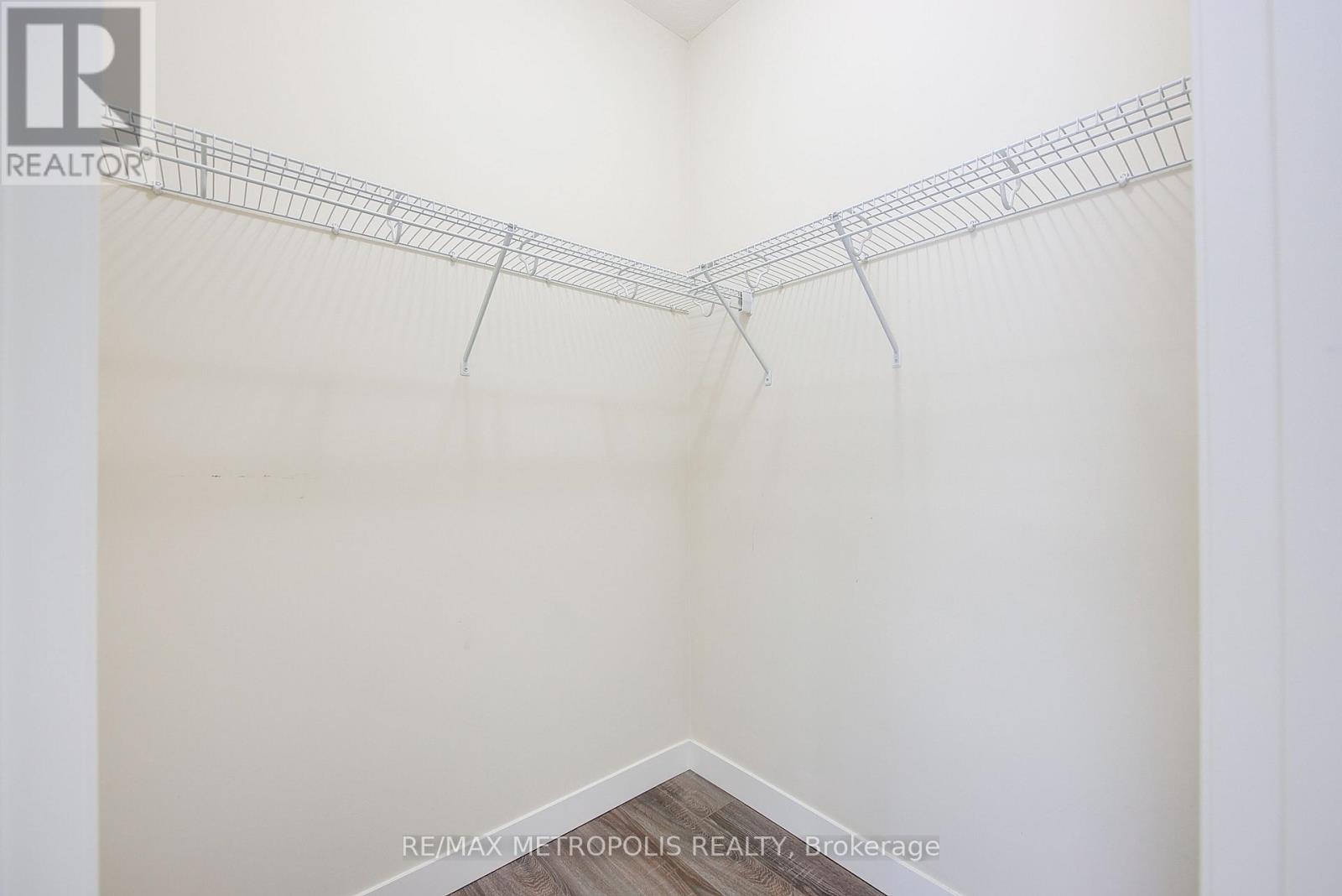 996 - 996 West Village Square, London North, ON - Indoor With Storage