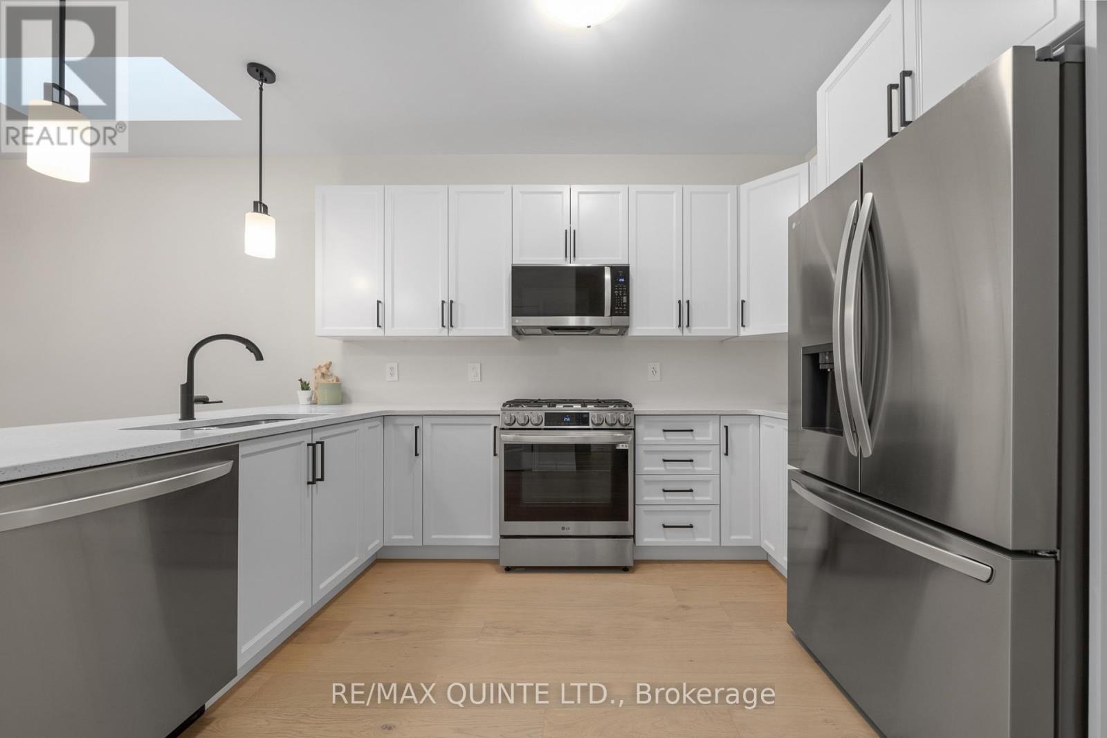 63 Athabaska Drive, Belleville (Thurlow Ward), ON - Indoor Photo Showing Kitchen