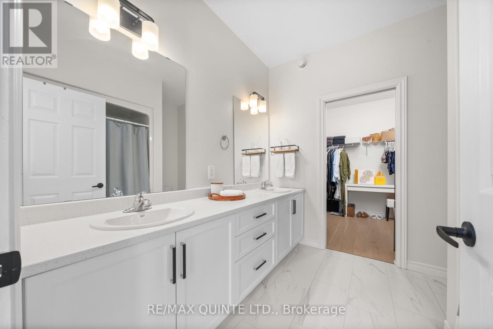 63 Athabaska Drive, Belleville (Thurlow Ward), ON - Indoor Photo Showing Bathroom
