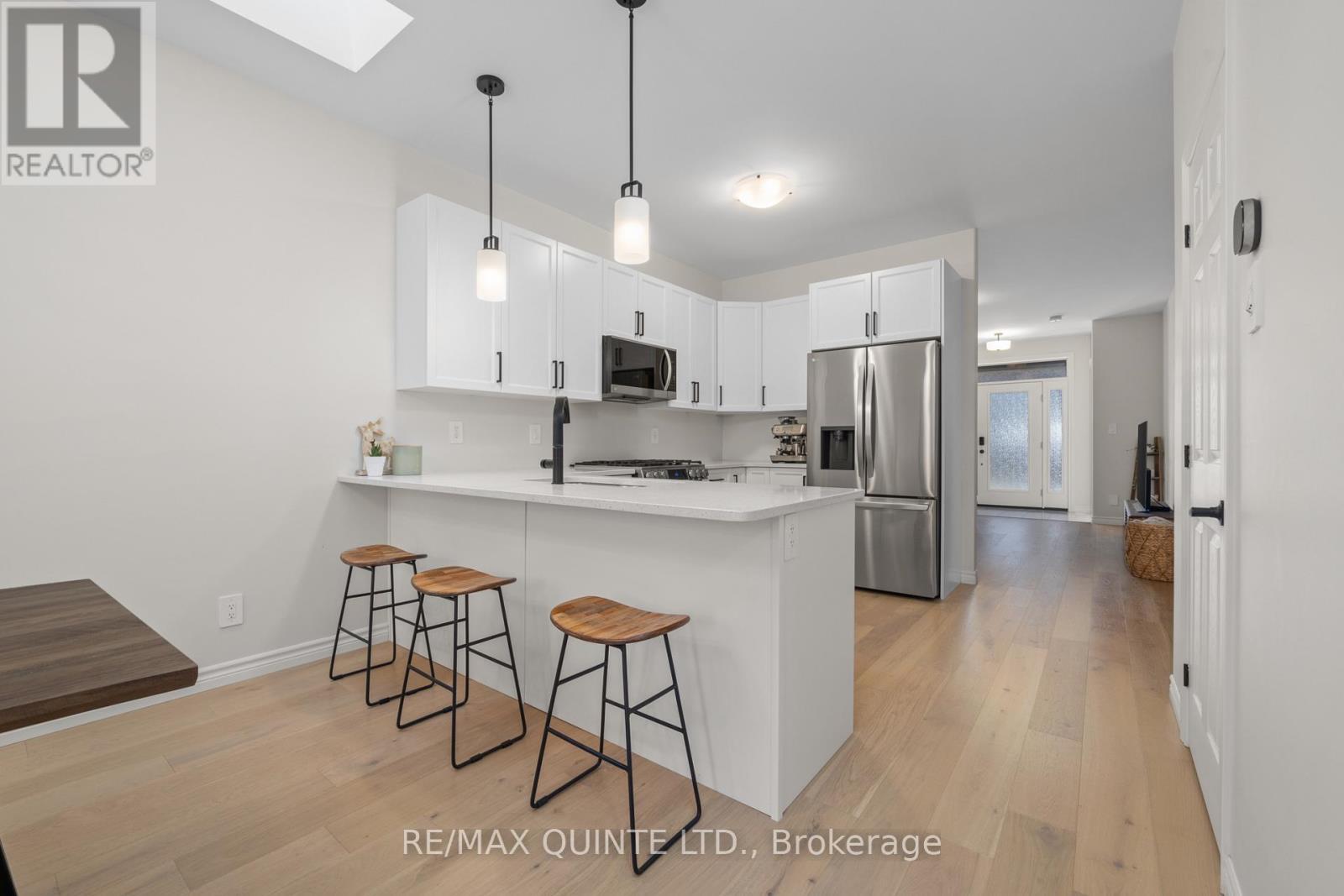 63 Athabaska Drive, Belleville (Thurlow Ward), ON - Indoor Photo Showing Kitchen With Upgraded Kitchen