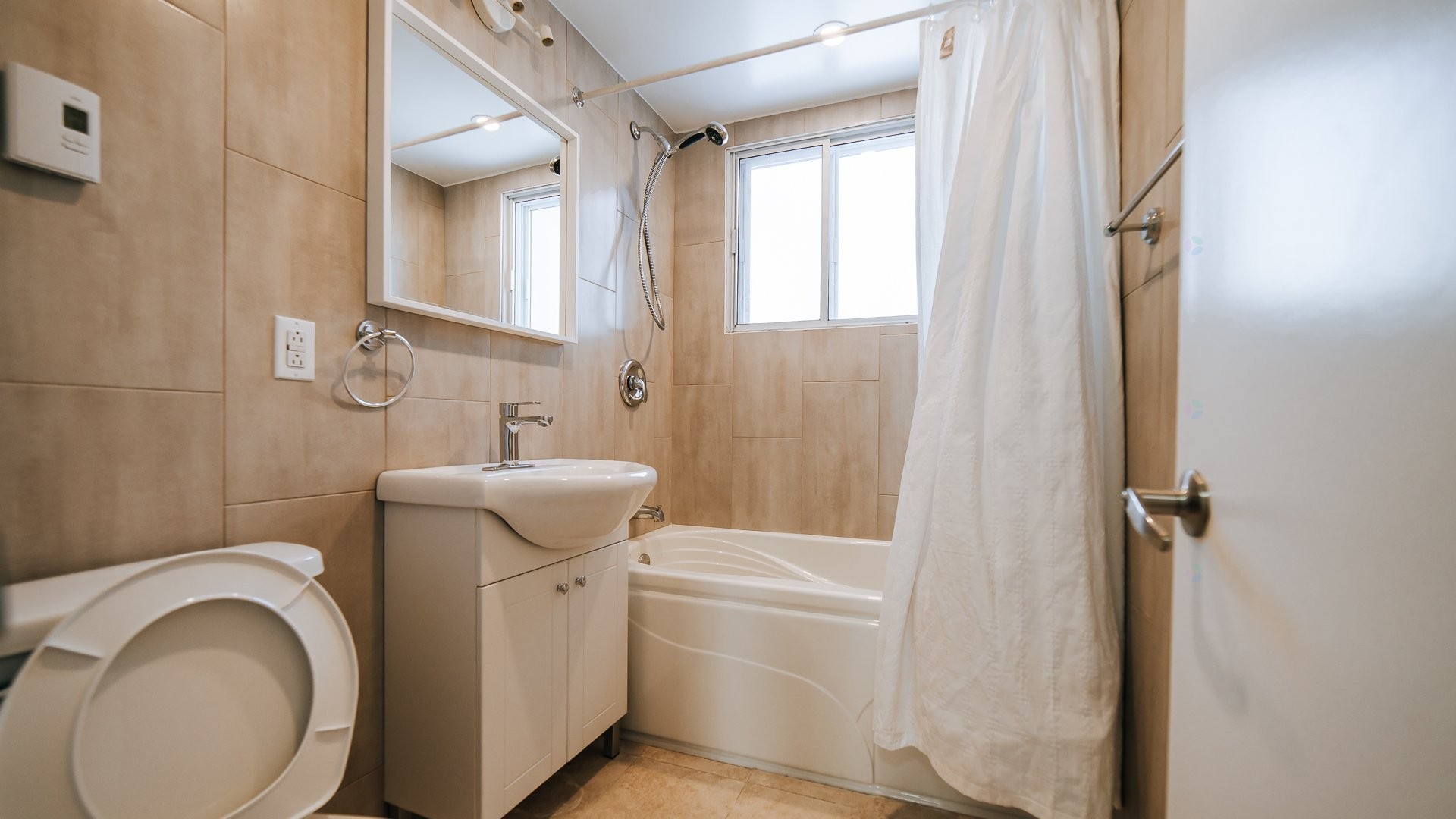 Bathroom - 2-10015 Rue De Lille, Montréal (Ahuntsic-Cartierville), QC - Indoor Photo Showing Bathroom