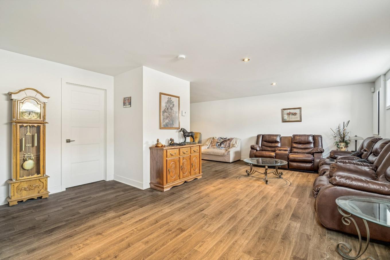 Salle familiale - 4708 Rue Des Patriotes, Contrecoeur, QC - Indoor