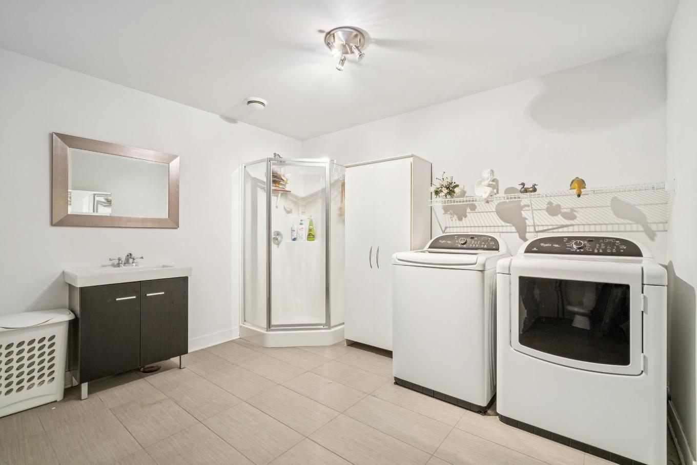 Salle de bains - 4708 Rue Des Patriotes, Contrecoeur, QC - Indoor Photo Showing Laundry Room