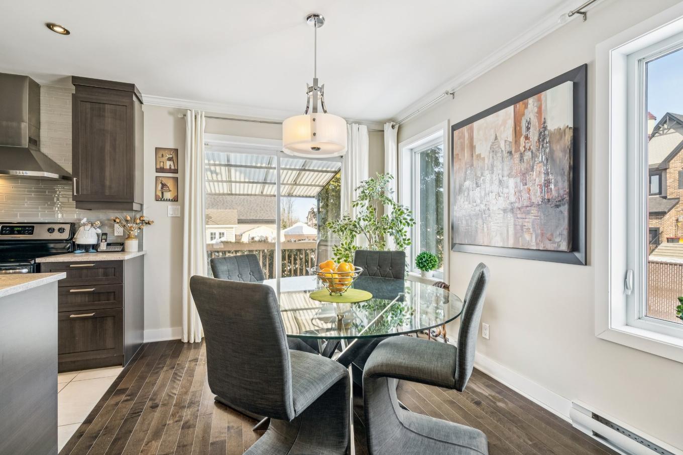 Salle à manger - 4708 Rue Des Patriotes, Contrecoeur, QC - Indoor Photo Showing Dining Room