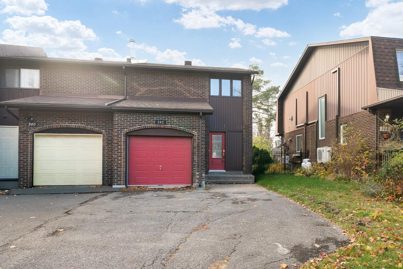 Frontage - 242 Stillview Road, Pointe-Claire, QC - Outdoor