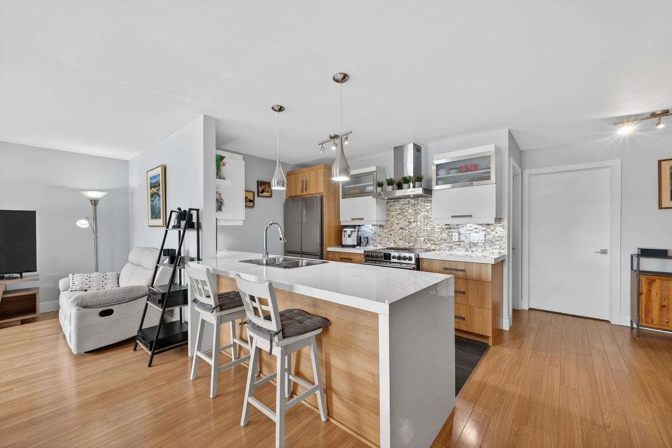 Cuisine - 104-342 Rue St-André O., Granby, QC - Indoor Photo Showing Kitchen With Upgraded Kitchen