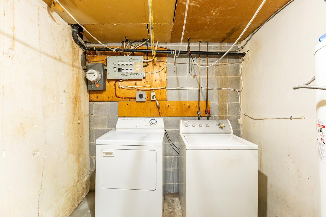 Salle de lavage - 11820 Av. Nicolas-Appert, Montréal (Rivière-Des-Prairies/Pointe-Aux-Trembles), QC