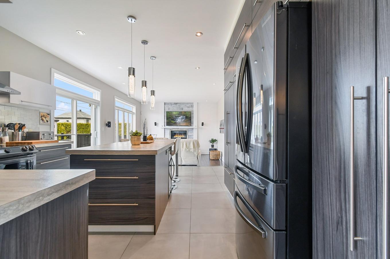 Cuisine - 13970 Rue Guillaume-Alarie, Mirabel, QC - Indoor Photo Showing Kitchen With Upgraded Kitchen