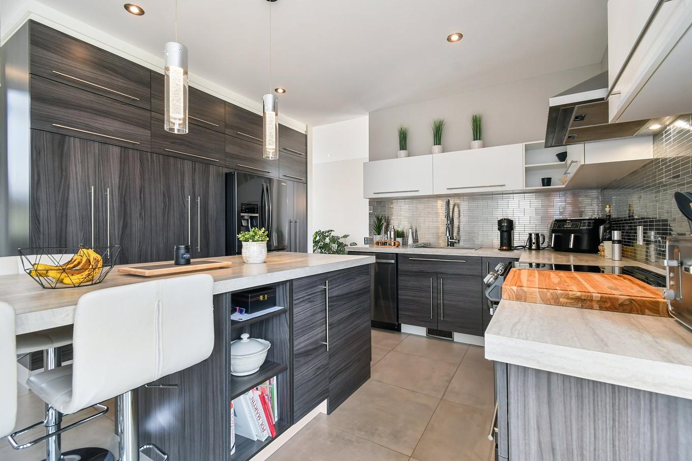 Cuisine - 13970 Rue Guillaume-Alarie, Mirabel, QC - Indoor Photo Showing Kitchen With Upgraded Kitchen