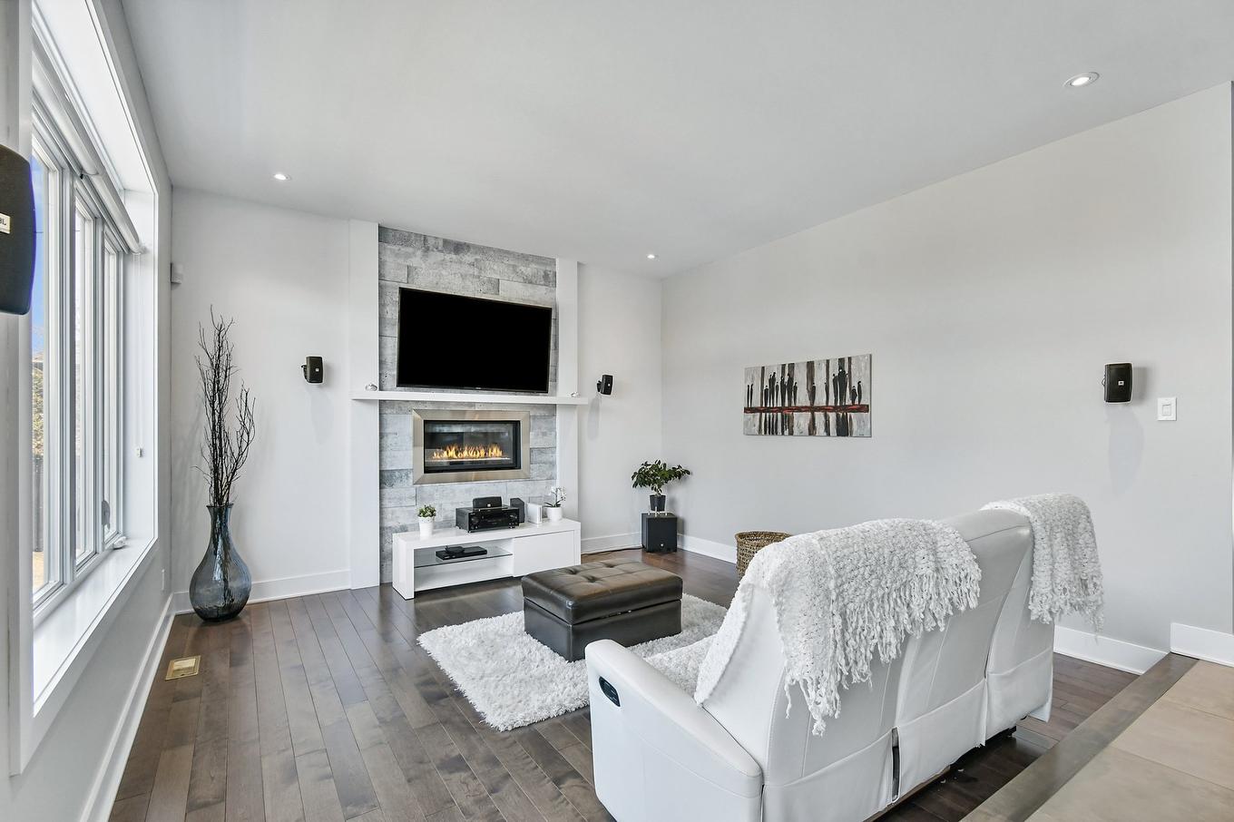 Salon - 13970 Rue Guillaume-Alarie, Mirabel, QC - Indoor Photo Showing Living Room With Fireplace