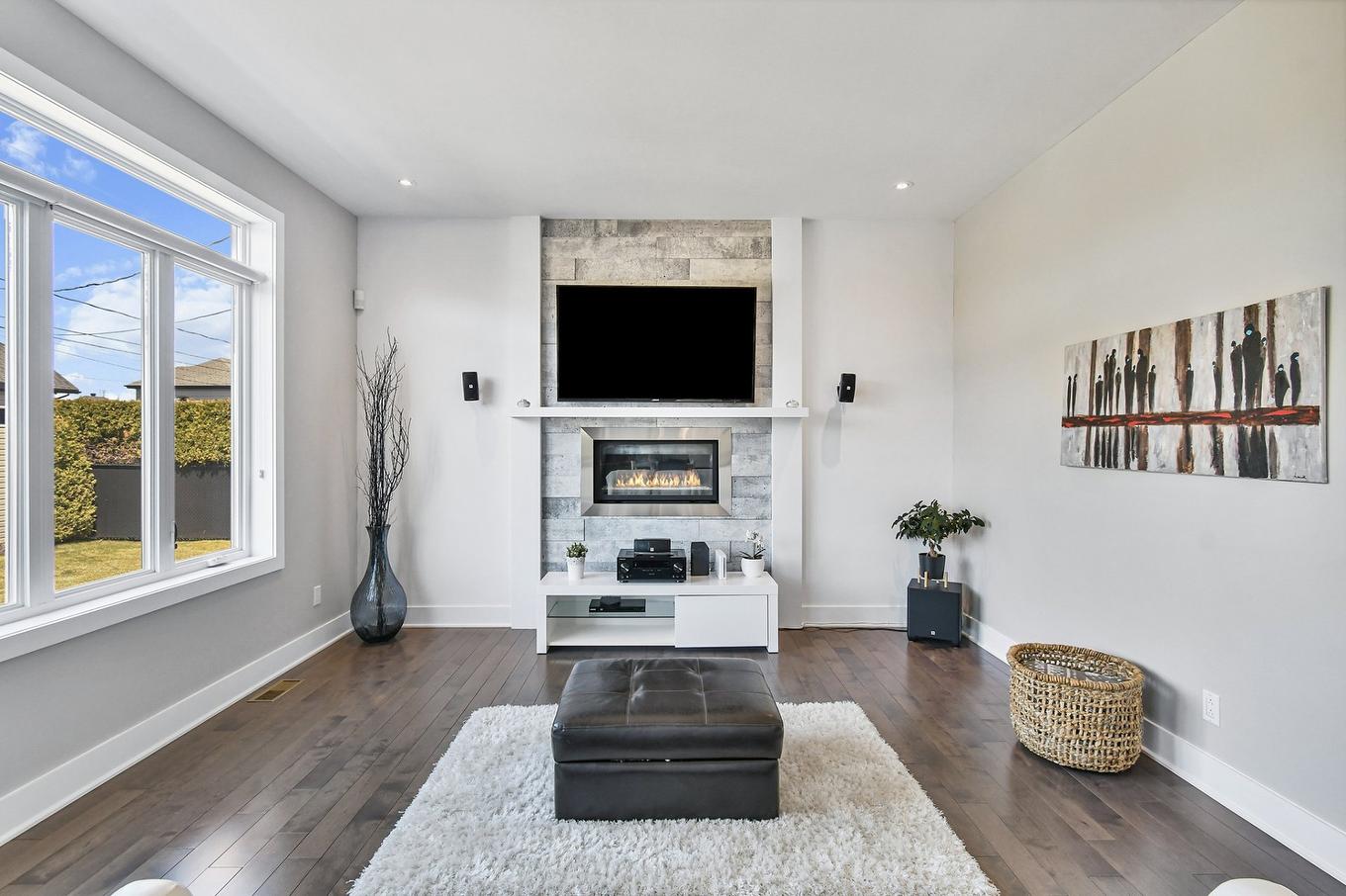 Salon - 13970 Rue Guillaume-Alarie, Mirabel, QC - Indoor Photo Showing Living Room With Fireplace