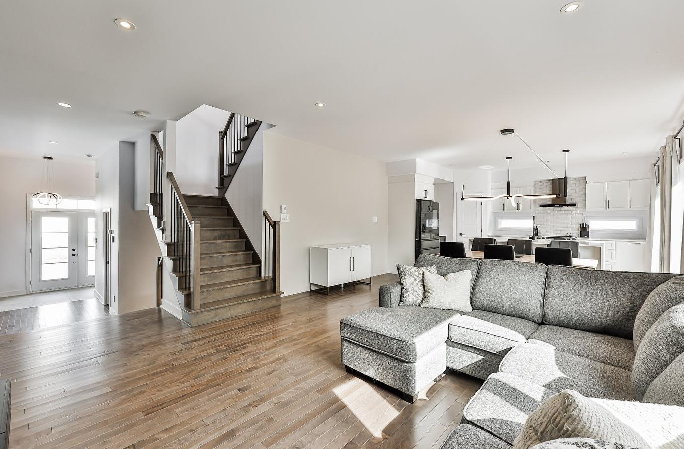 Living room - Rue Des Rêves, Sainte-Julienne, QC - Indoor Photo Showing Living Room