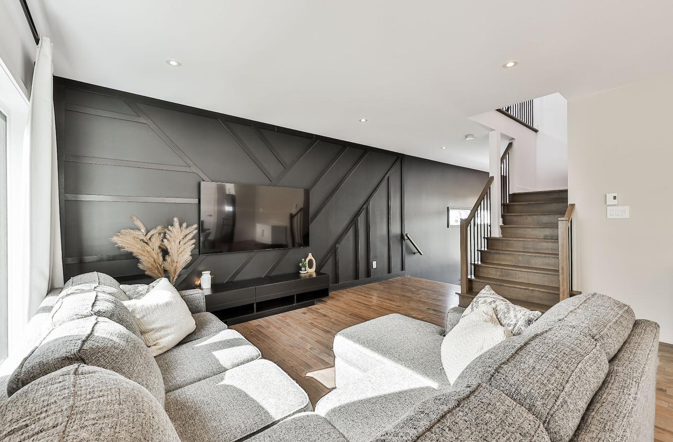 Living room - Rue Des Rêves, Sainte-Julienne, QC - Indoor Photo Showing Living Room