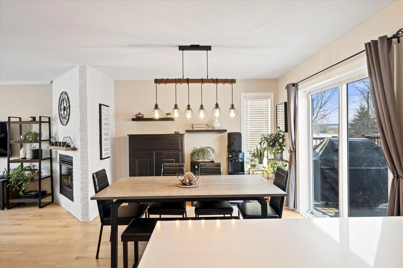 Salle à manger - 254 Rue Adrien-Rouleau, Les Coteaux, QC - Indoor Photo Showing Dining Room