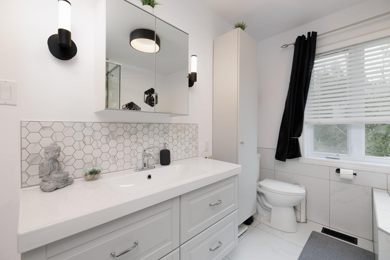 Salle de bains - 254 Rue Adrien-Rouleau, Les Coteaux, QC - Indoor Photo Showing Bathroom