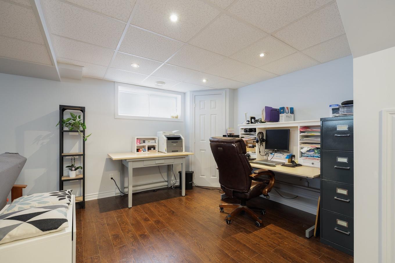 Salle familiale - 254 Rue Adrien-Rouleau, Les Coteaux, QC - Indoor Photo Showing Office