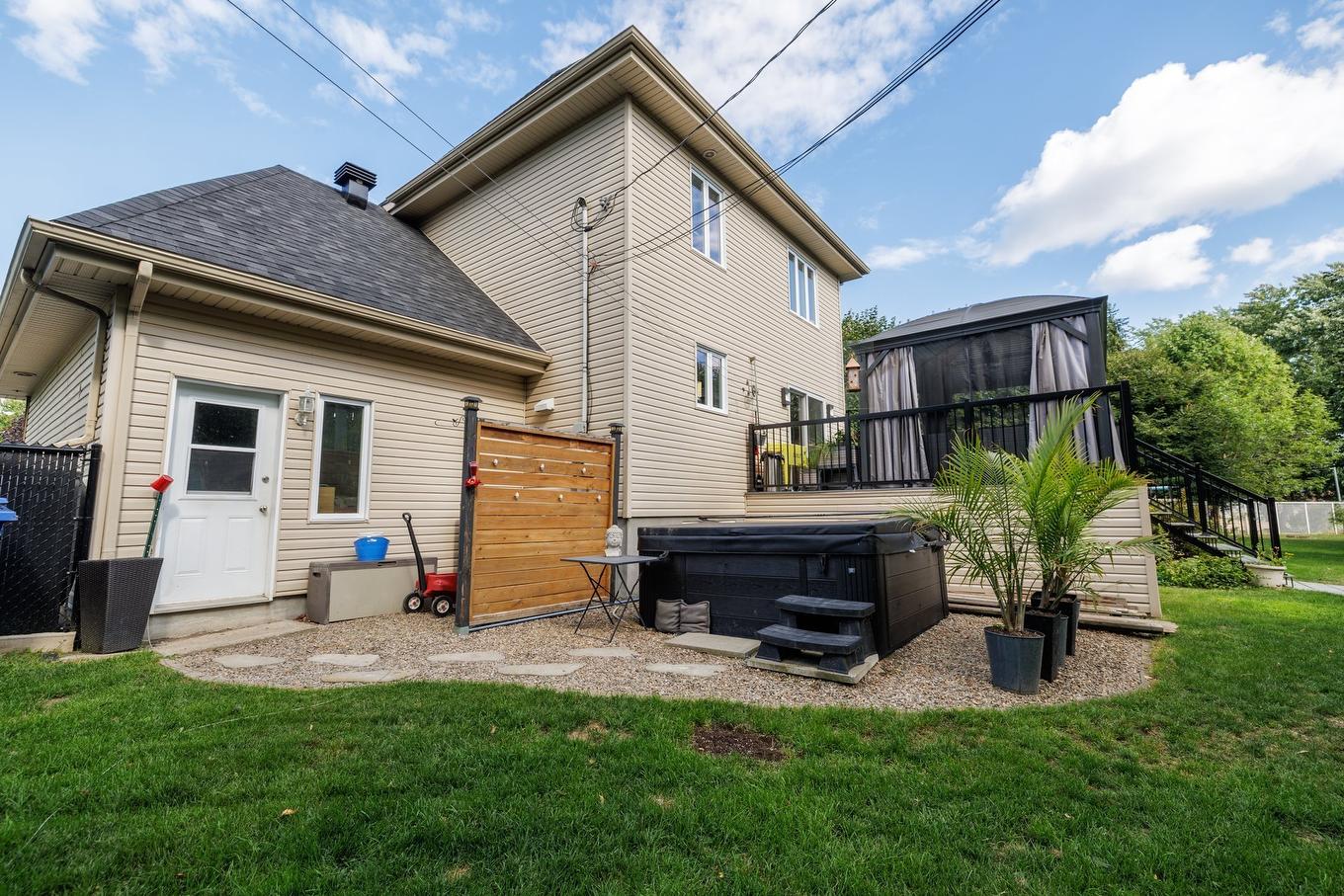 Face arrière - 254 Rue Adrien-Rouleau, Les Coteaux, QC - Outdoor With Exterior