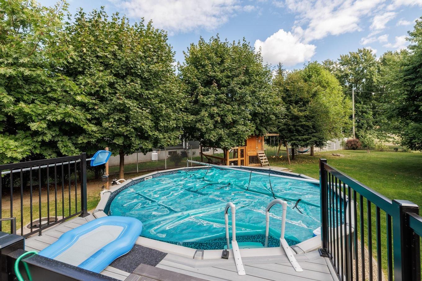Piscine - 254 Rue Adrien-Rouleau, Les Coteaux, QC - Outdoor With Above Ground Pool With Backyard