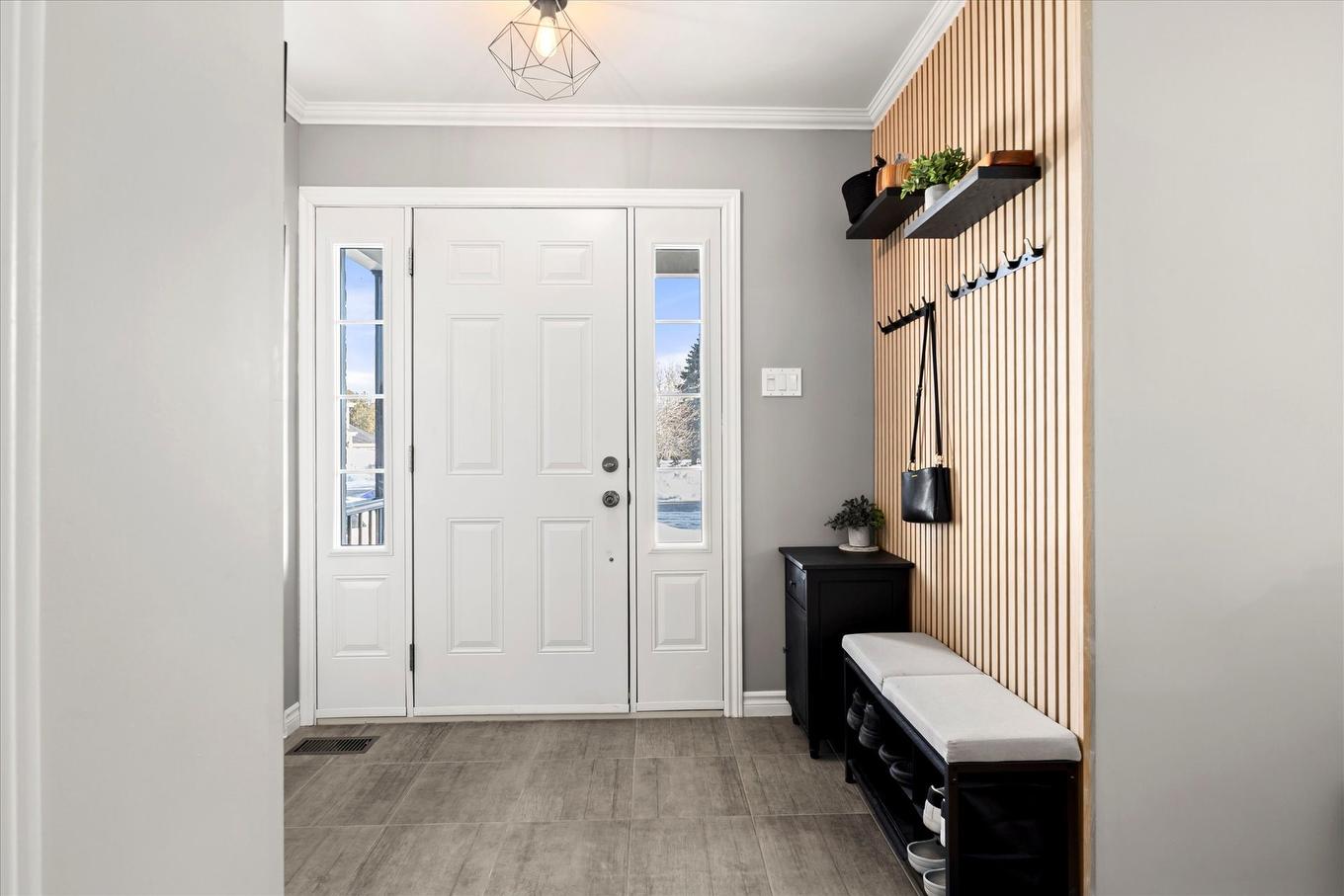 Hall d'entrée/Vestibule - 254 Rue Adrien-Rouleau, Les Coteaux, QC - Indoor Photo Showing Other Room