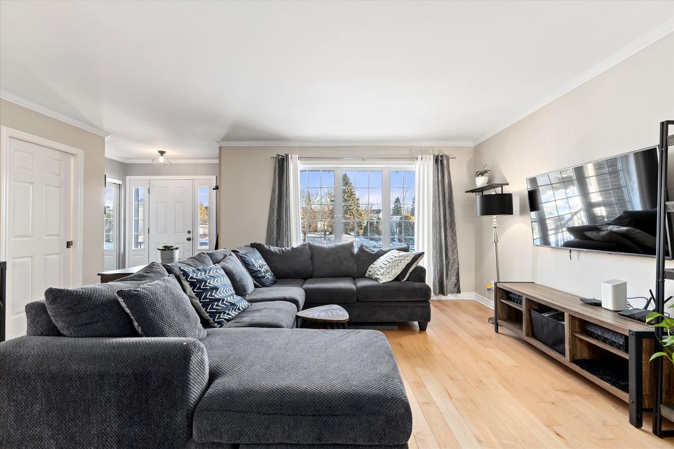 Salon - 254 Rue Adrien-Rouleau, Les Coteaux, QC - Indoor Photo Showing Living Room