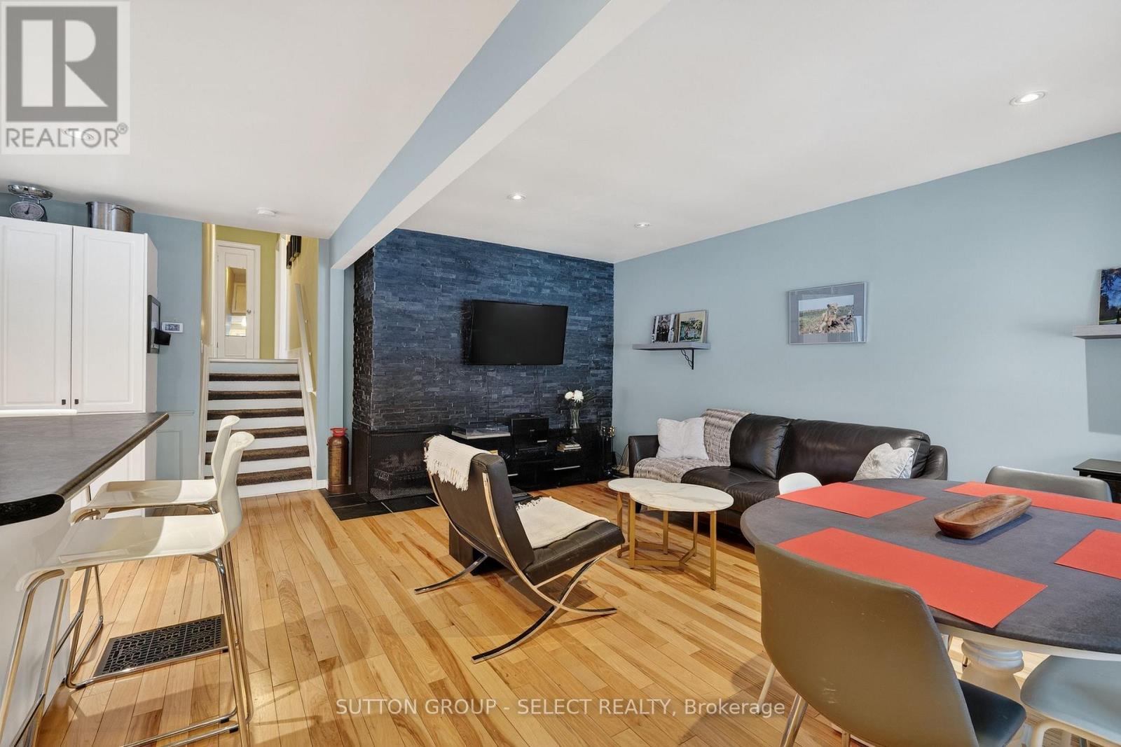 45 Upper Avenue, London North (North N), ON - Indoor With Fireplace