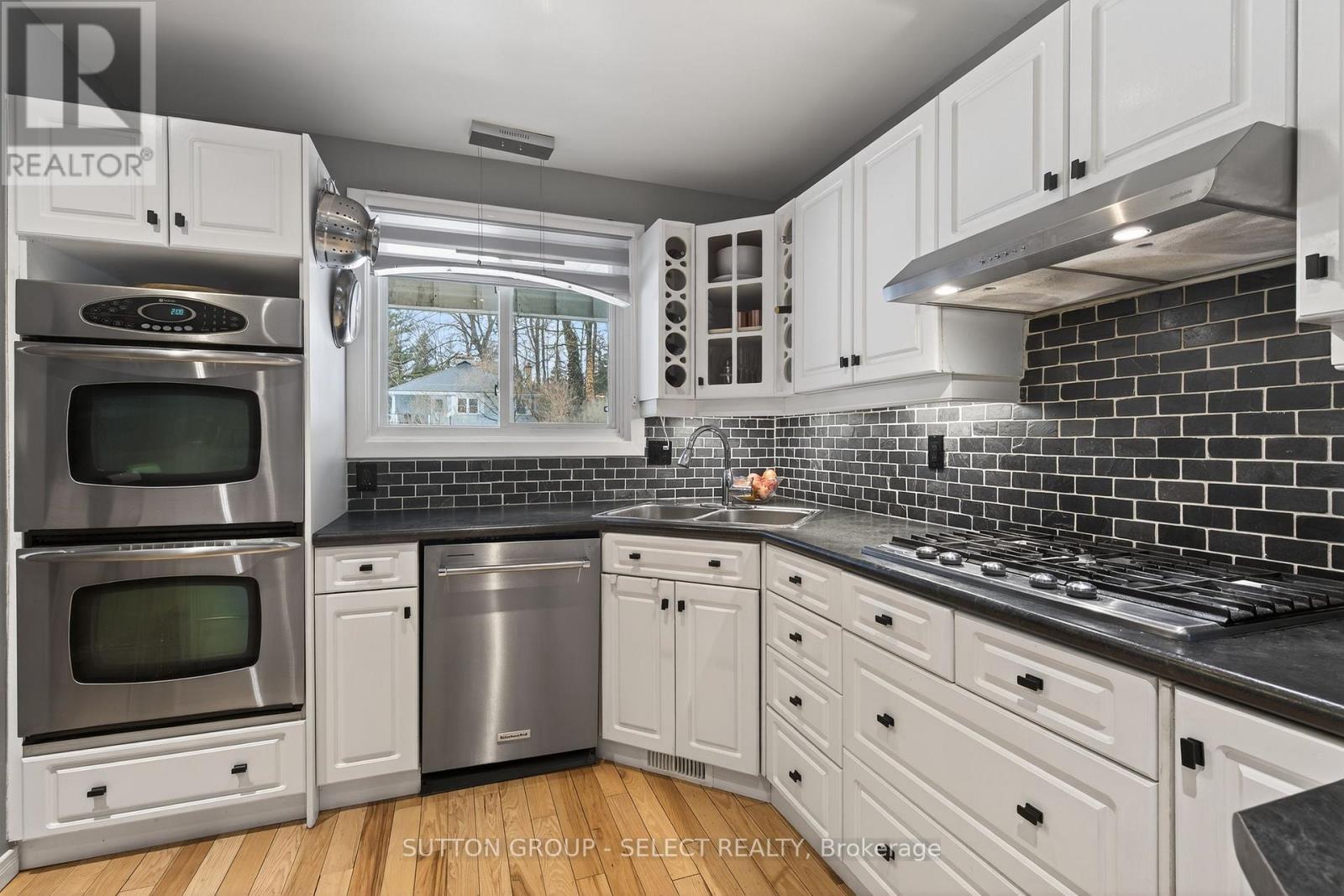 45 Upper Avenue, London North (North N), ON - Indoor Photo Showing Kitchen With Upgraded Kitchen