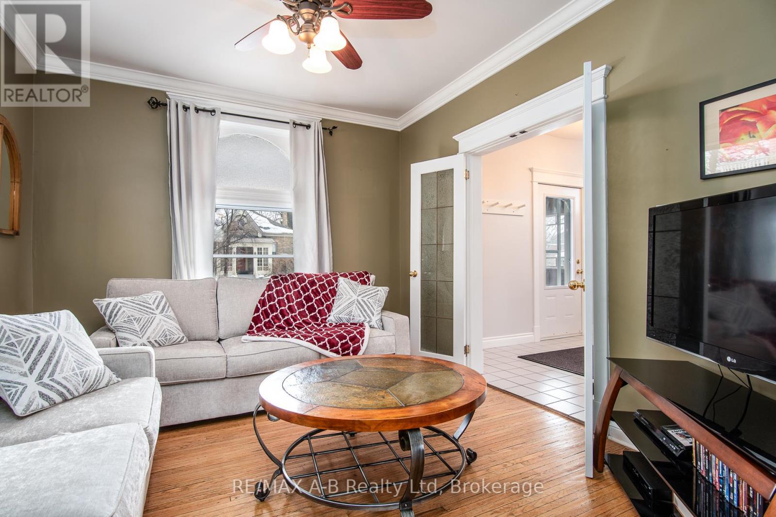 56 West Gore Street, Stratford, ON - Indoor Photo Showing Living Room