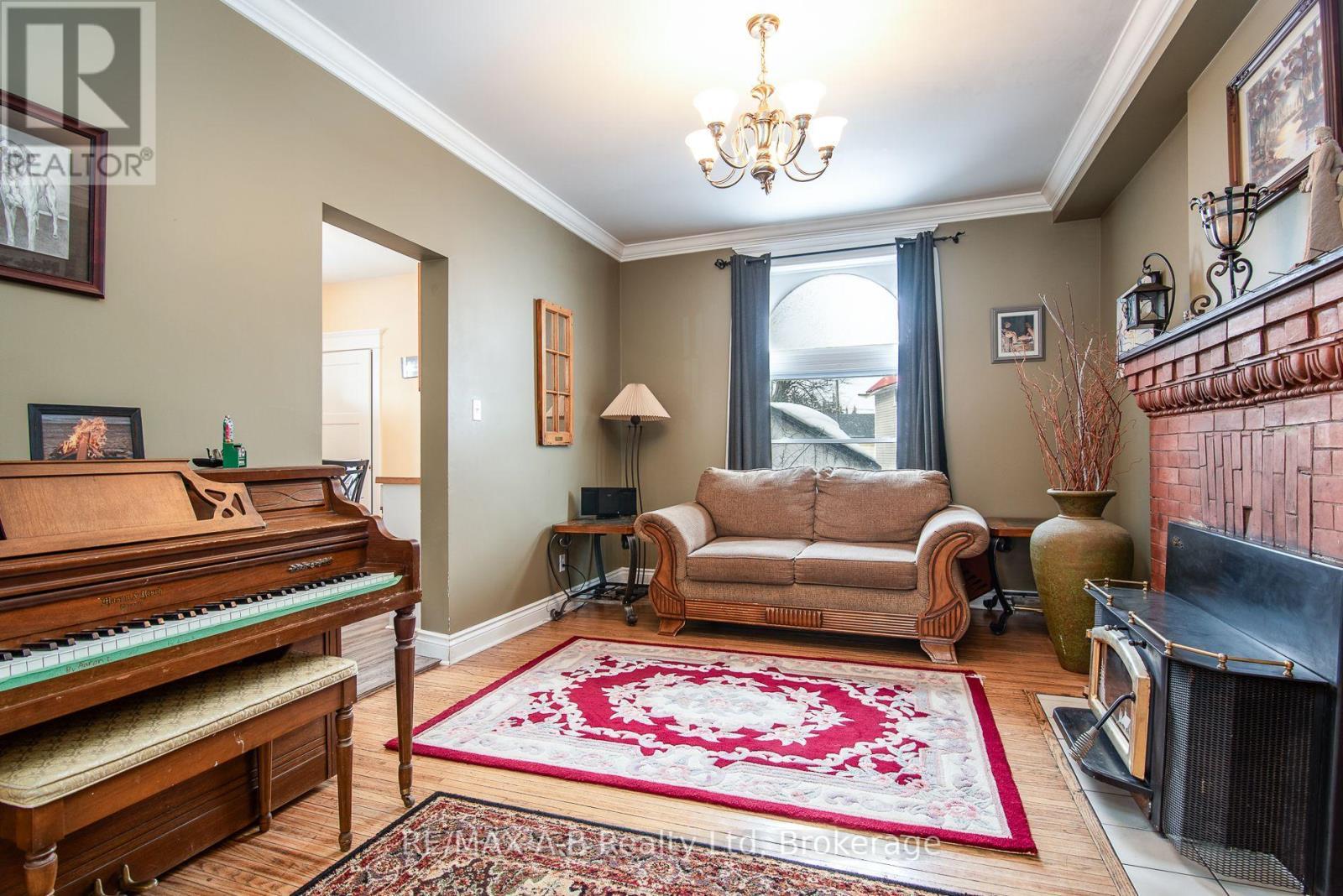 56 West Gore Street, Stratford, ON - Indoor Photo Showing Other Room