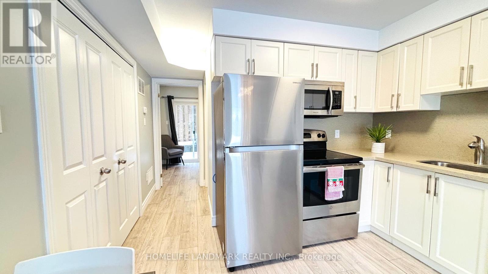 6 - 122 Courtland Avenue E, Kitchener, ON - Indoor Photo Showing Kitchen With Stainless Steel Kitchen