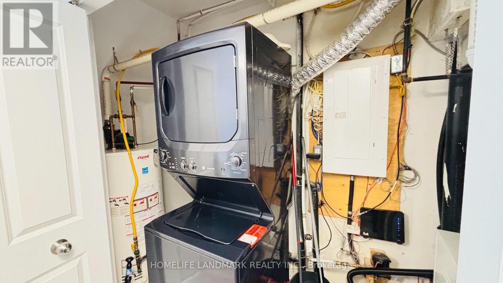 6 - 122 Courtland Avenue E, Kitchener, ON - Indoor Photo Showing Laundry Room
