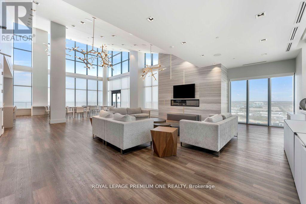 511 - 9000 Jane Street, Vaughan, ON - Indoor