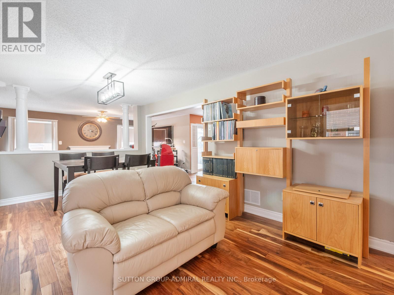 82 Belmont Boulevard, Halton Hills, ON - Indoor Photo Showing Living Room