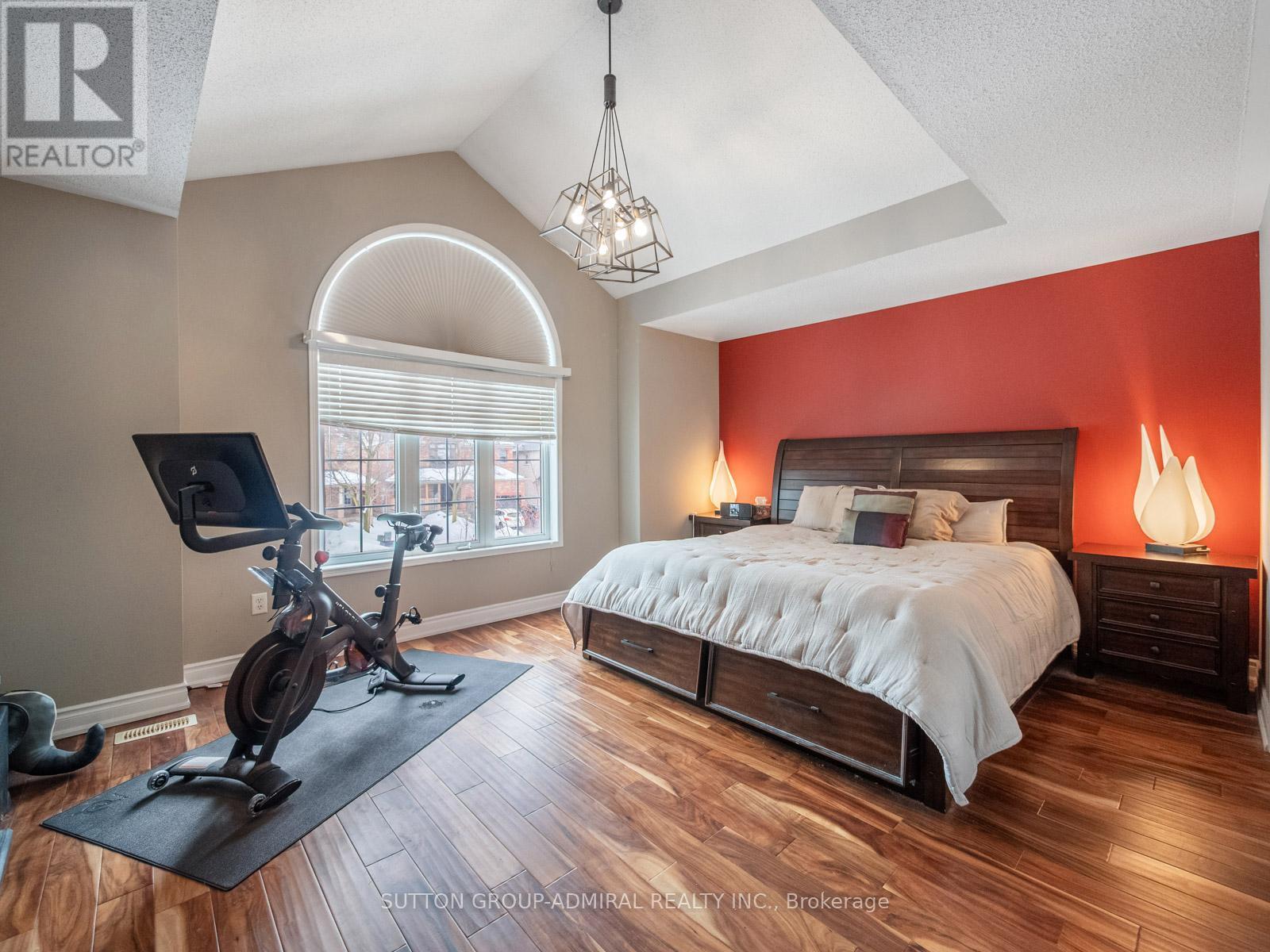 82 Belmont Boulevard, Halton Hills, ON - Indoor Photo Showing Bedroom