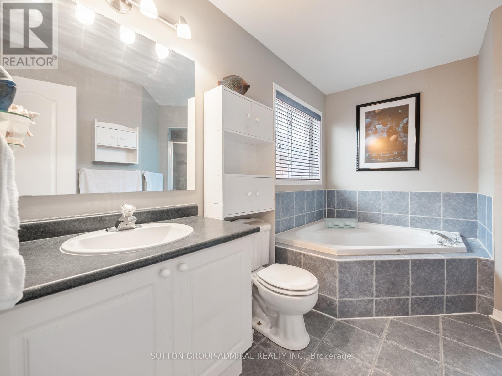 82 Belmont Boulevard, Halton Hills, ON - Indoor Photo Showing Bathroom