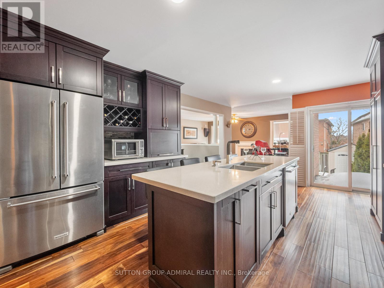 82 Belmont Boulevard, Halton Hills, ON - Indoor Photo Showing Kitchen With Stainless Steel Kitchen With Double Sink