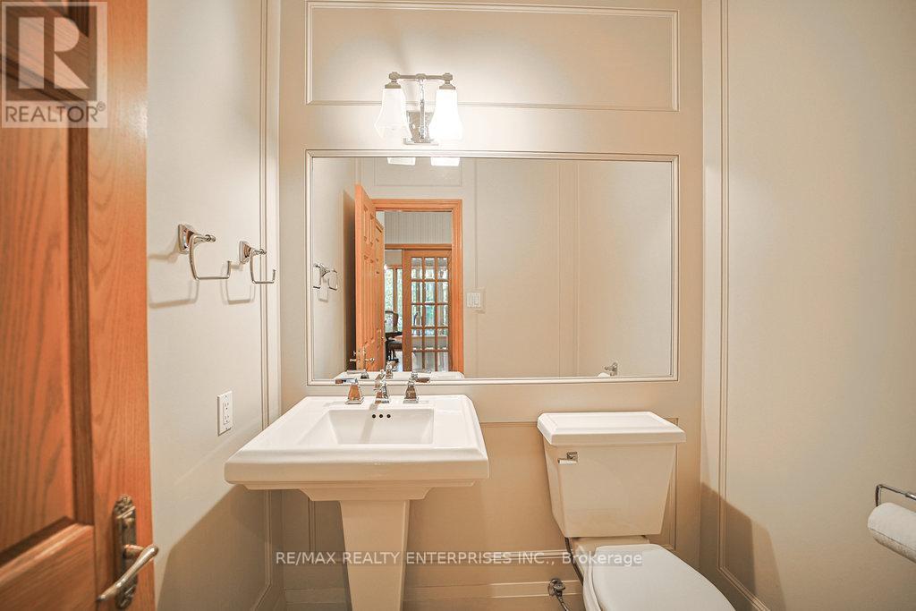 1601 Jalna Avenue, Mississauga, ON - Indoor Photo Showing Bathroom