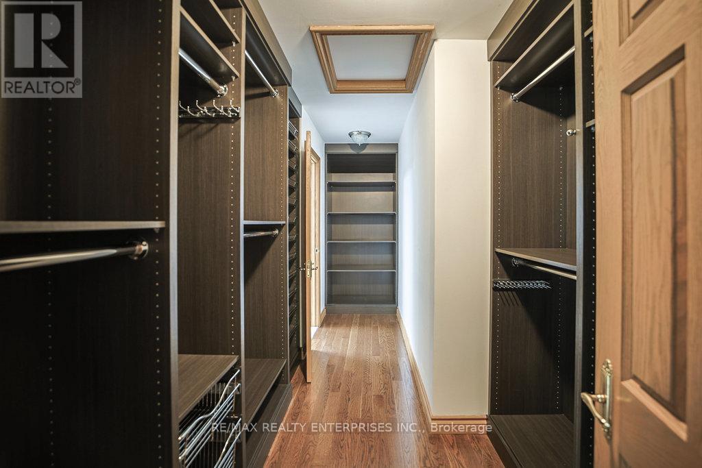 1601 Jalna Avenue, Mississauga, ON - Indoor Photo Showing Other Room