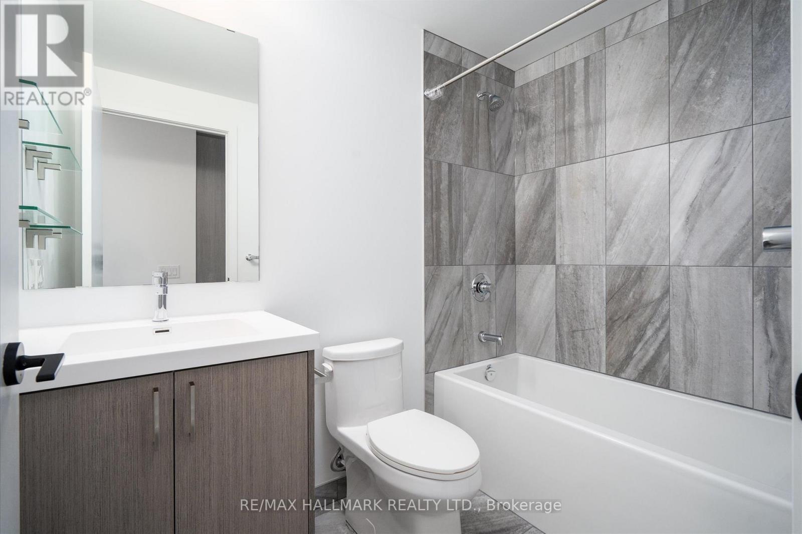 621 - 60 George Butchart Drive, Toronto, ON - Indoor Photo Showing Bathroom