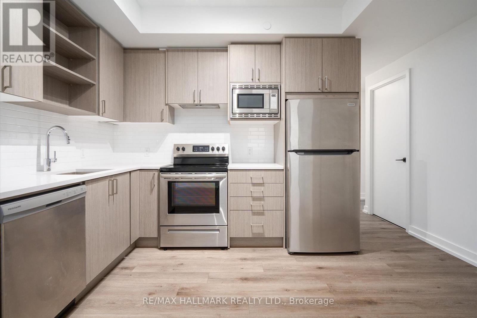 621 - 60 George Butchart Drive, Toronto, ON - Indoor Photo Showing Kitchen With Stainless Steel Kitchen