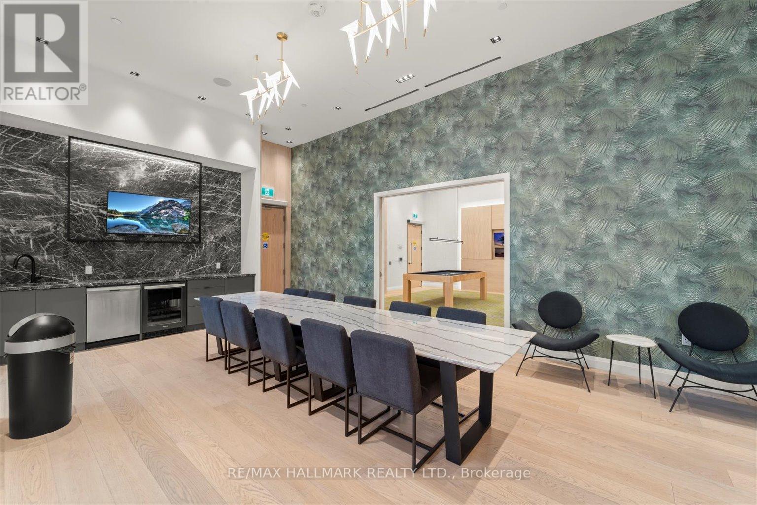 621 - 60 George Butchart Drive, Toronto, ON - Indoor