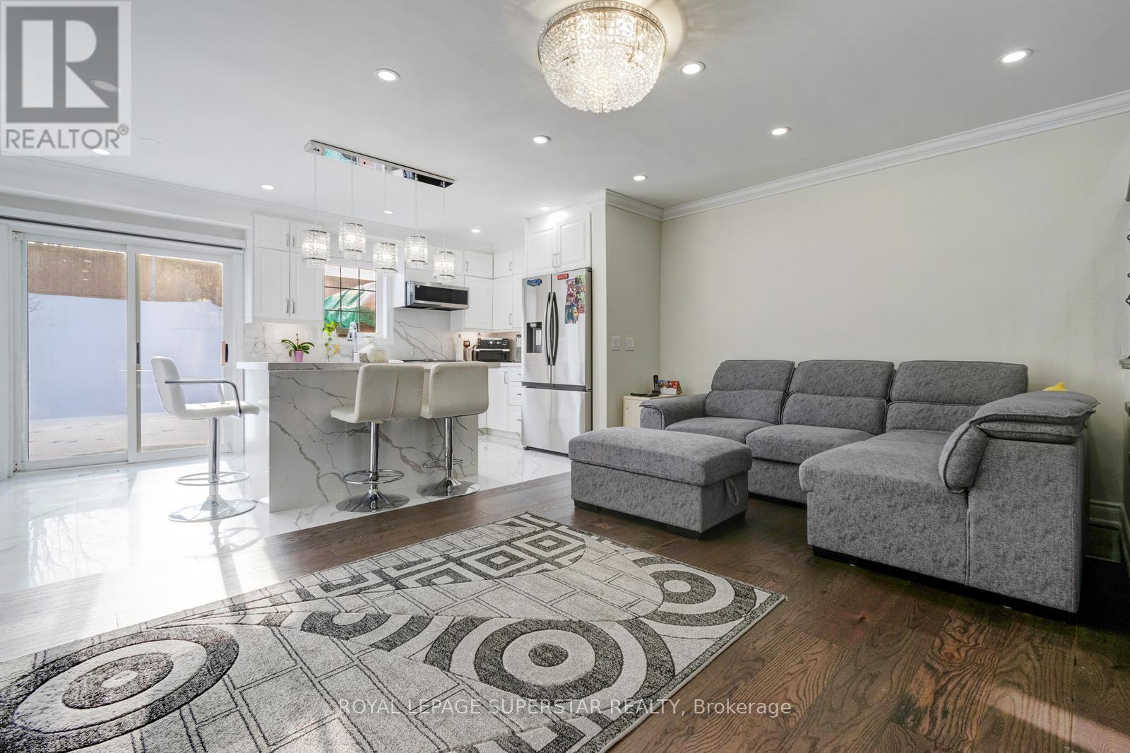 131 Checkerberry Crescent, Brampton, ON - Indoor Photo Showing Living Room