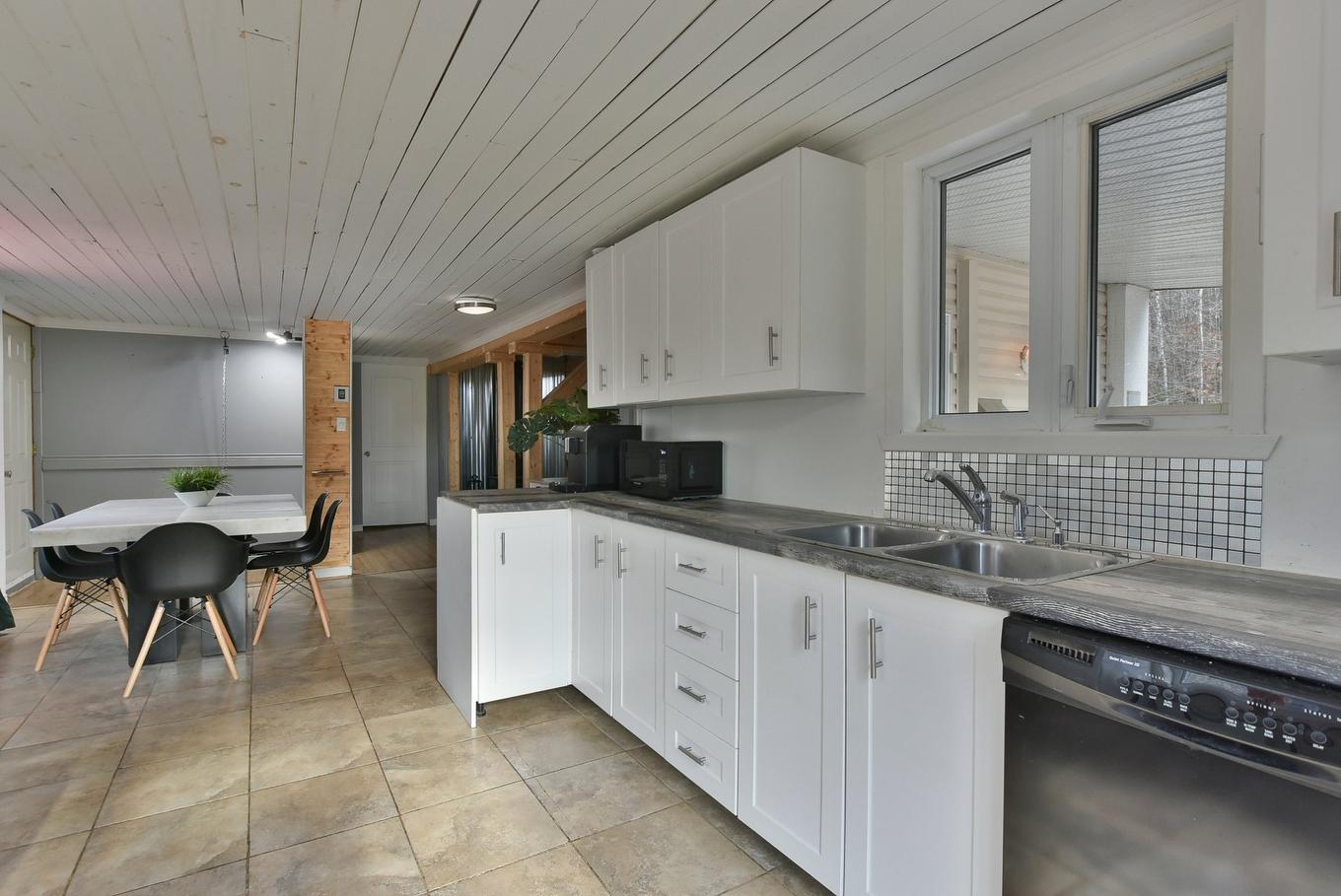 Cuisine - 1423 Ch. De Val-Des-Lacs, Sainte-Sophie, QC - Indoor Photo Showing Kitchen With Double Sink