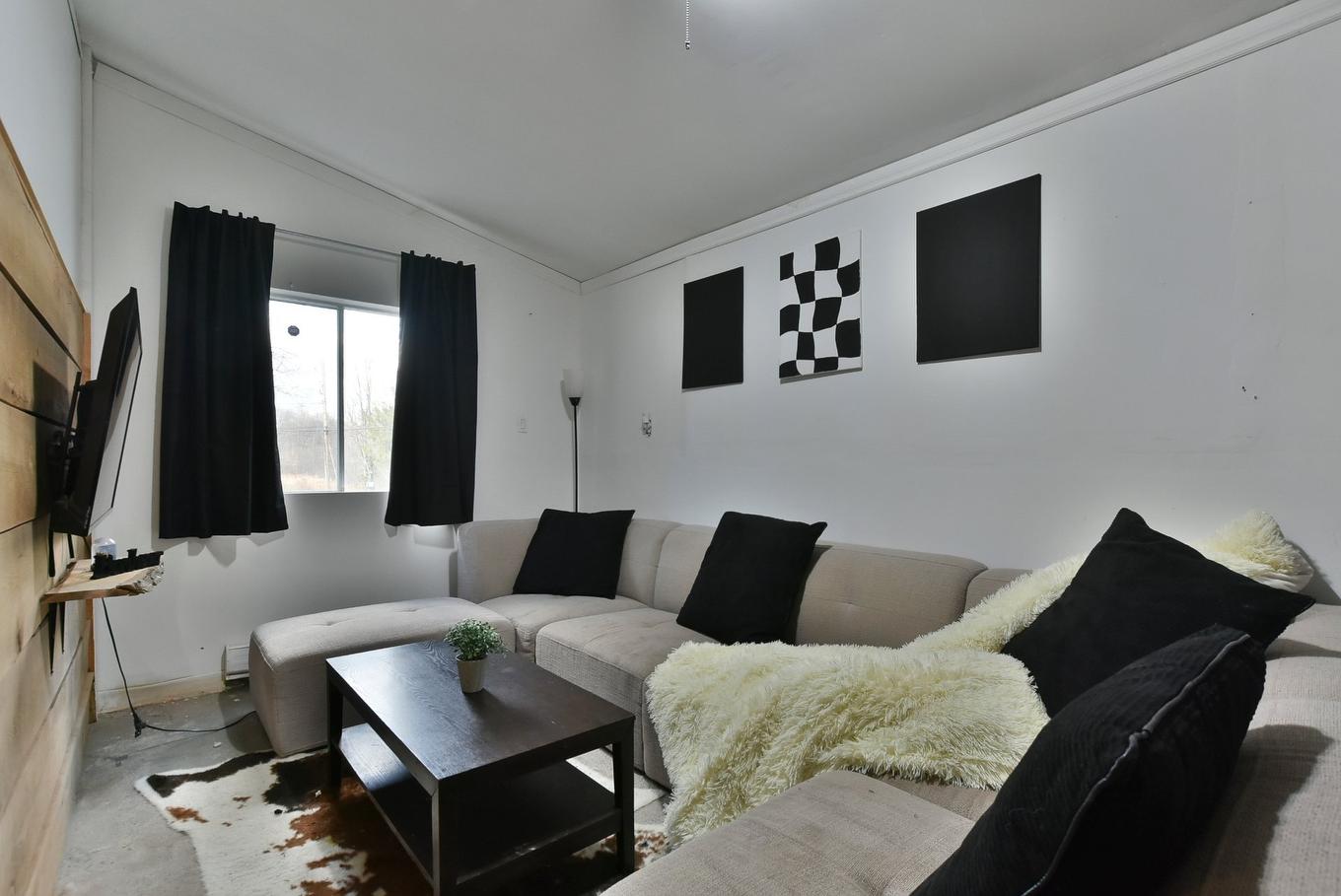 Salon - 1423 Ch. De Val-Des-Lacs, Sainte-Sophie, QC - Indoor Photo Showing Living Room