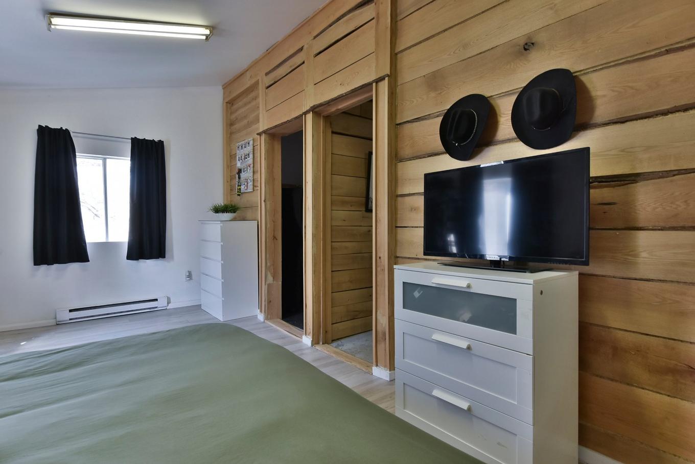 Chambre à coucher principale - 1423 Ch. De Val-Des-Lacs, Sainte-Sophie, QC - Indoor Photo Showing Other Room