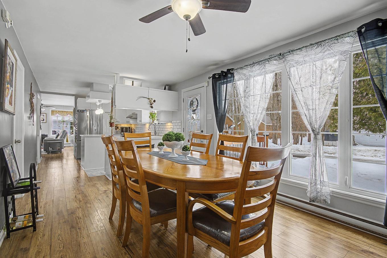 Salle à manger - 225 47E Rue O., Venise-En-Québec, QC - Indoor Photo Showing Dining Room